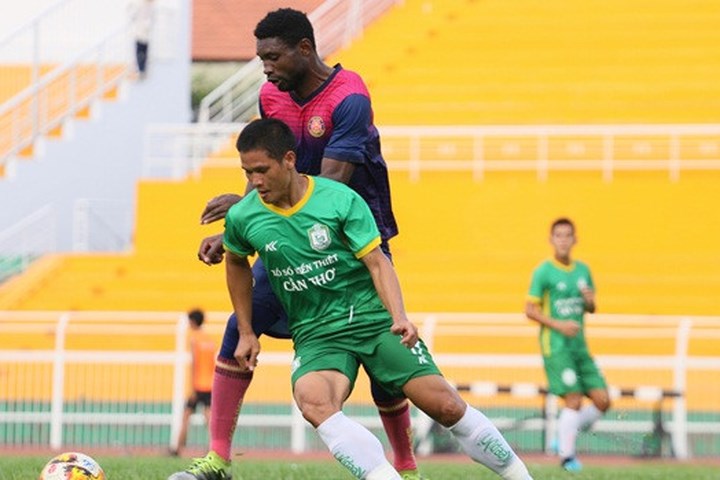 Tiền đạo lầm lỡ Nsi tha thiết xin được đá V-League 2018