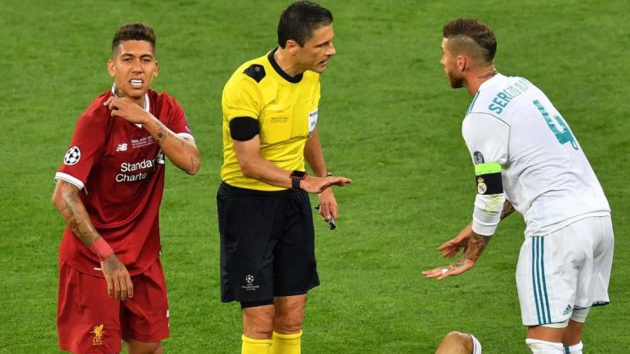 Firmino đáp trả Ramos: "Anh ta chỉ là một gã ngốc"