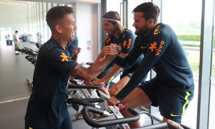 Ảnh bài viết TIẾT LỘ: Alisson dò hỏi Firmino về Liverpool