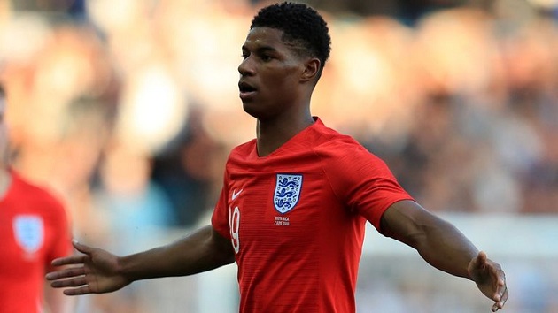 Lên tuyển Rashford lập siêu phẩm, CĐV Man Utd quay sang "hỏi tội" Mourinho