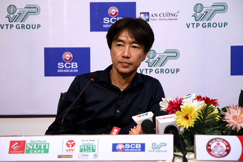 Ảnh bài viết HLV Toshiya Miura bác bỏ tin đồn về chân sút từ Bundesliga