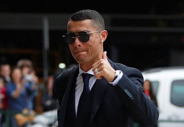 Ronaldo ăn diện bảnh bao, sẵn sàng tạo địa chấn ở mùa Hè nước Nga