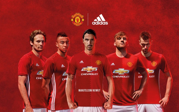 Áo đấu của Man Utd thay đổi ra sao theo thời gian?