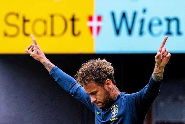 Neymar tập ăn mừng, sẵn sàng nổ súng tại World Cup