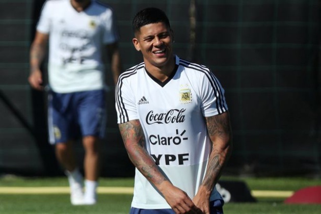 Ảnh bài viết Trung vệ Argentina đã nói chuyện với Mourinho về tương lai