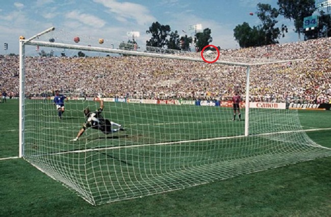 10 pha bỏ lỡ bàn thắng đáng tiếc nhất lịch sử World Cup