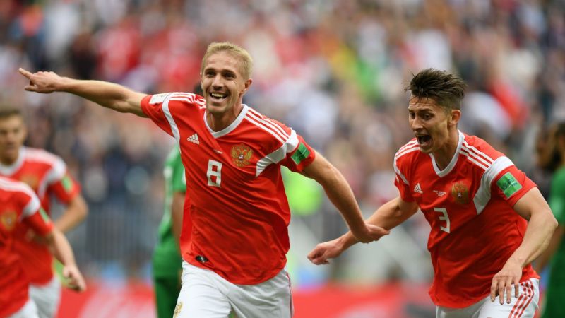 Yury Gazinsky lập công mãn nhãn, nhưng đâu là bàn mở màn đẹp nhất lịch sử World Cup?