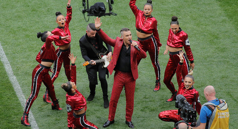 Lễ khai mạc World Cup: Hành động khiếm nhã của Robbie Williams