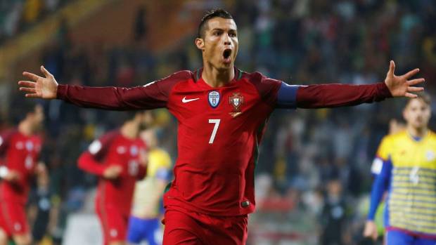 Cựu danh thủ Liverpool nhận đủ "gạch đá" vì dự đoán trước pha đá phạt của Ronaldo
