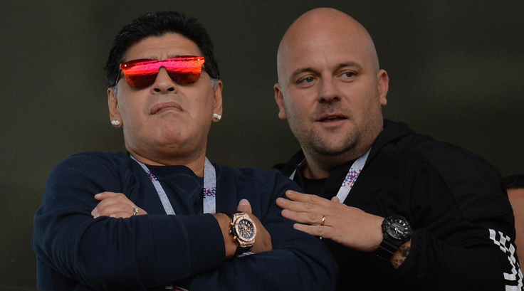Maradona và dàn mỹ nữ xuất hiện trong ngày ra quân của Argentina