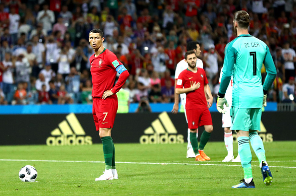 Ảnh bài viết Ronaldo làm gì với 'nạn nhân' sau trận đấu?