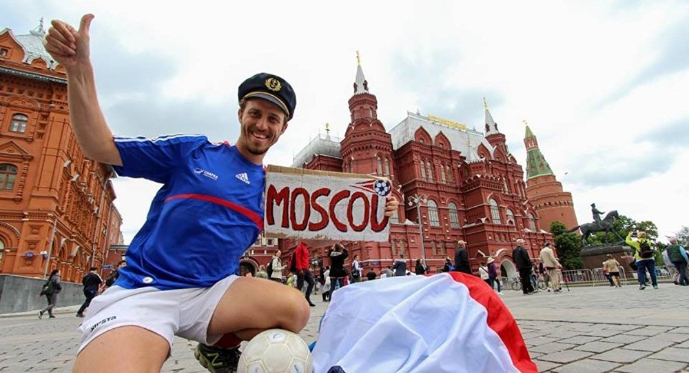 Ảnh bài viết Bất ngờ với chàng blogger vượt 3 ngàn cây số đến Nga hết mình vì tuyển Pháp