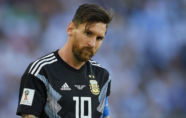 Fabregas nói lời khiến Messi 'sầu càng sầu hơn'