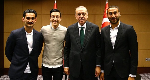 'Gundogan, Ozil quá may khi còn được tuyển Đức giữ lại'