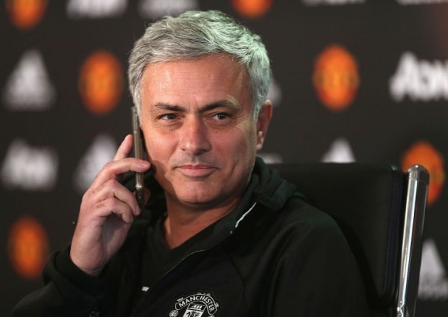 Ảnh bài viết Mourinho ra tay, MU đánh bại Real để chiêu mộ 'trung vệ thép'