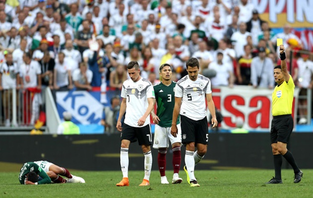 'Phòng ngự thế nào khi chỉ có tôi và Boateng ở phía sau'