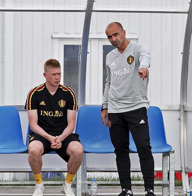 Triệt hạ Januzaj, De Bruyne bị HLV tuyển Bỉ 'sấy tóc' trên sân tập