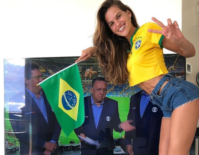 Ảnh bài viết Cựu thiên thần nội y khoe dáng cổ vũ đội tuyển Brazil