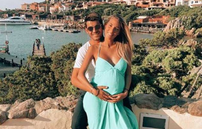 Ảnh bài viết Mặc kệ Tây Ban Nha thi đấu, Morata lại chăm chăm khoe vợ