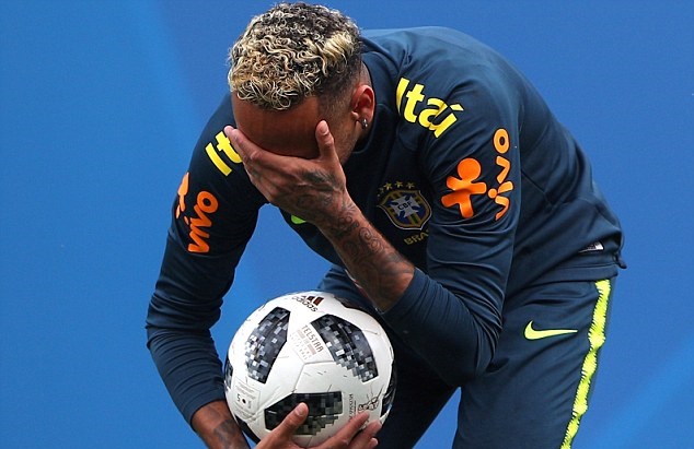 SỐC: Neymar đau đớn bỏ tập, nguy cơ nghỉ hết World Cup