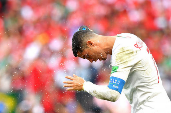 Đồng đội đá tệ, Ronaldo không một giây ngơi nghỉ