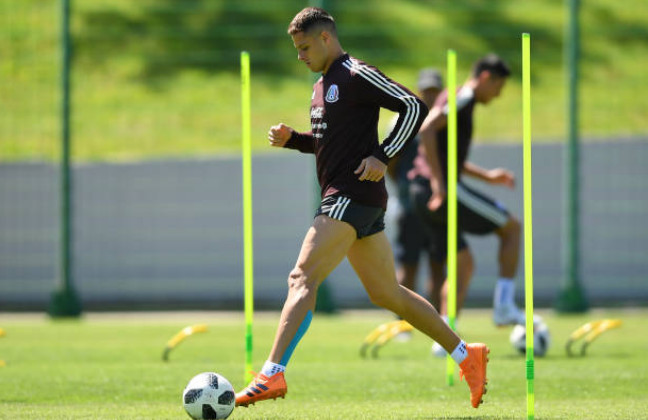 Quyết làm nên lịch sử, Chicharito học theo phong cách tập luyện của Ronaldo