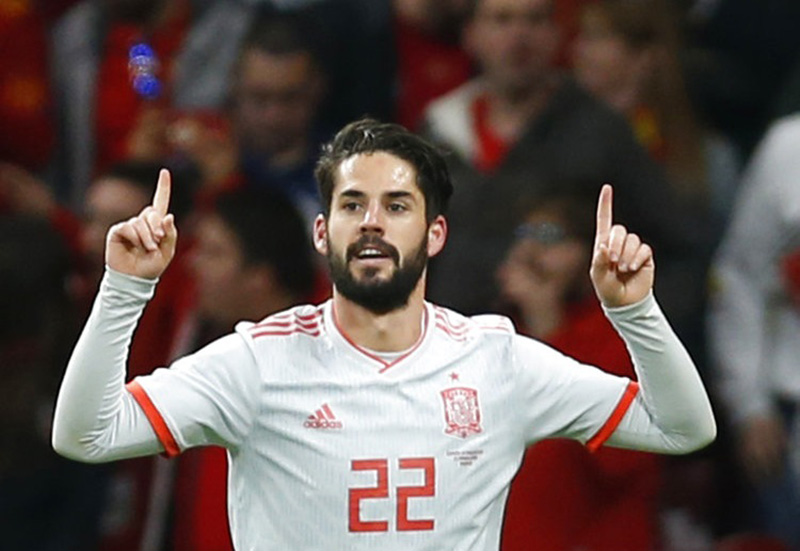 Isco được tán dương vì cứu chú chim nhỏ ở trận Tây Ban Nha thắng Iran