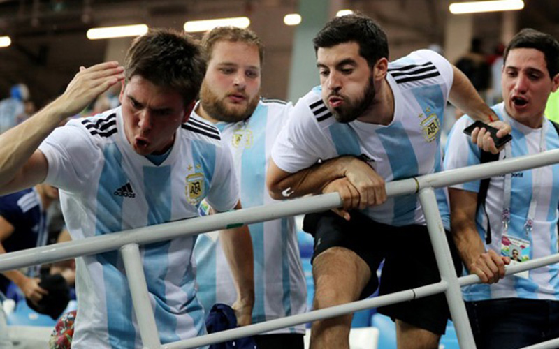 Messi và đồng đội thua đau, bộ trưởng an ninh Argentina vào cuộc
