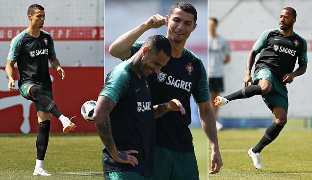 Ronaldo liên tục pha trò ở buổi tập của Bồ Đào Nha