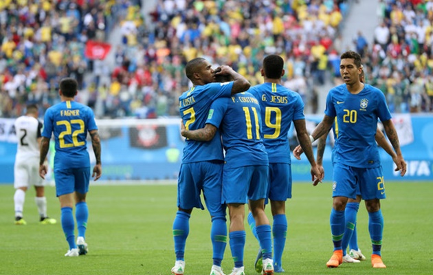 Gabriel Jesus gặp vấn đề với Firmino?