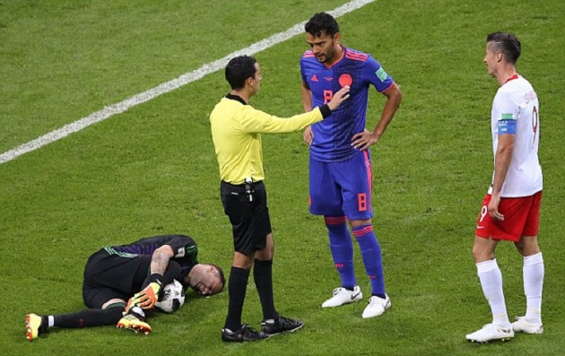 Ảnh bài viết Thua trận, Lewandowski còn bị mất điểm nặng khi chơi xấu Ospina