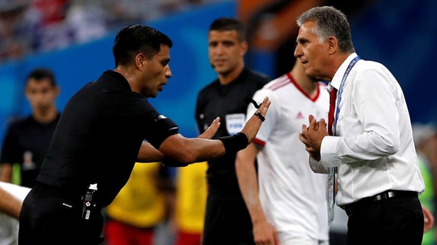 HLV Iran chỉ trích công nghệ VAR trong tình huống Ronaldo thoát thẻ đỏ