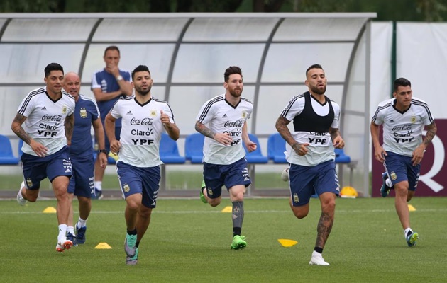 Kaka chỉ ra điểm yếu của Messi và ĐT Argentina