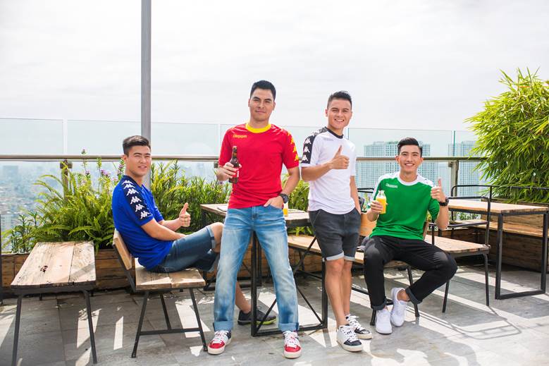 Ảnh bài viết U23 cuồng nhiệt cổ vũ World Cup