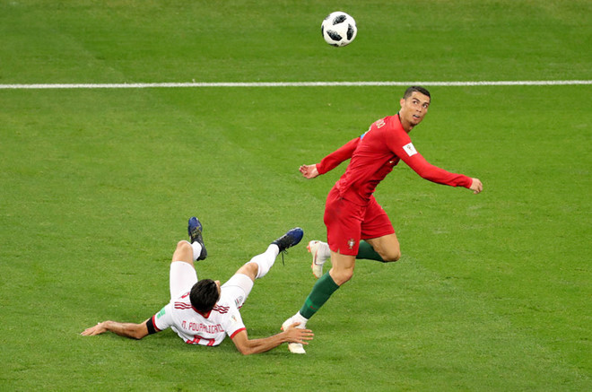 Ảnh bài viết Trọng tài Việt: “Ronaldo xứng đáng đuổi khỏi sân”