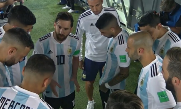 HLV Sampaoli cho phép Messi được làm "huấn luyện viên"