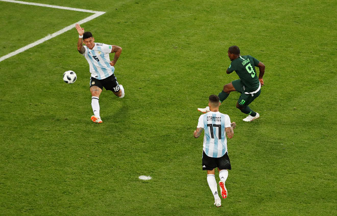 Ảnh bài viết Trọng tài đã "giải cứu" Argentina của Messi như thế nào?