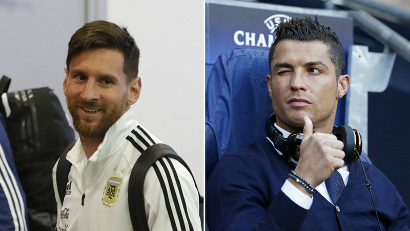 Ảnh bài viết Messi gặp Ronaldo "nháy mắt" tinh quái khi chuẩn bị đấu Pháp