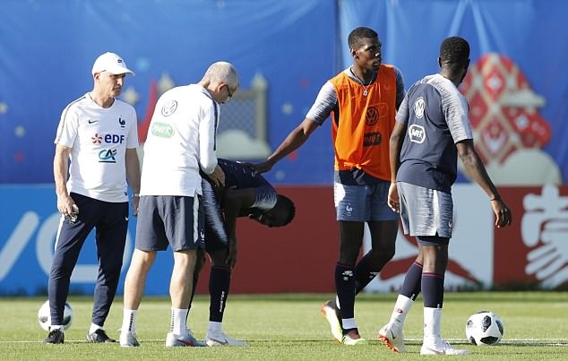 Pogba lo lắng khi đồng đội đổ gục xuống sân trước đại chiến Argentina