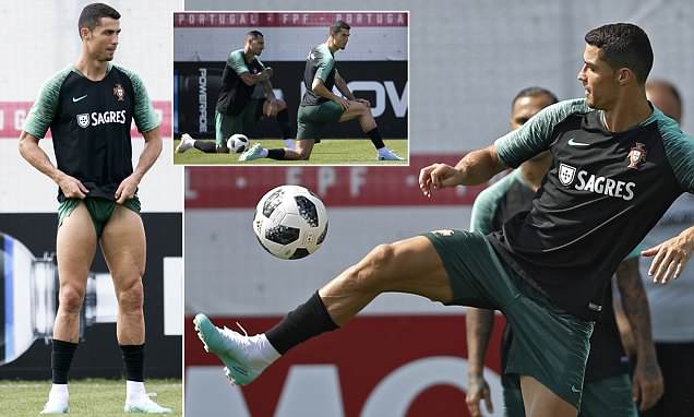 Ronaldo khoe đùi trên sân tập, chờ chiến Uruguay
