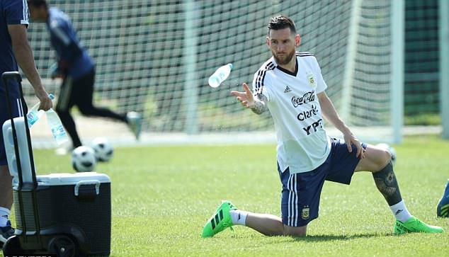 Messi xuống tóc, quyết cùng Argentina hạ gục Pháp