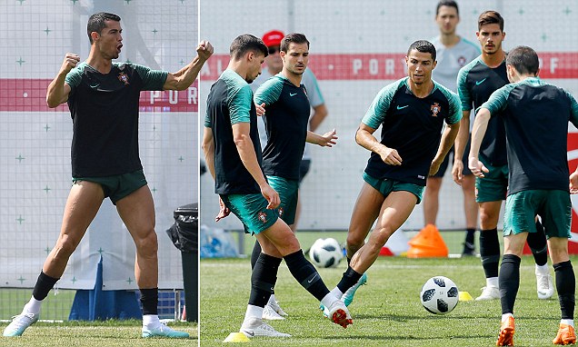 Chưa sút tung lưới Uruguay, Ronaldo đã học cách ăn mừng