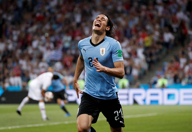 Cavani càng hay, HLV Uruguay càng lo lắng