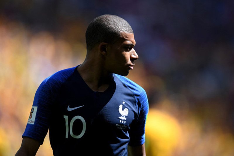 Mbappe khó lòng đạt được đến đẳng cấp của Messi, Ronaldo