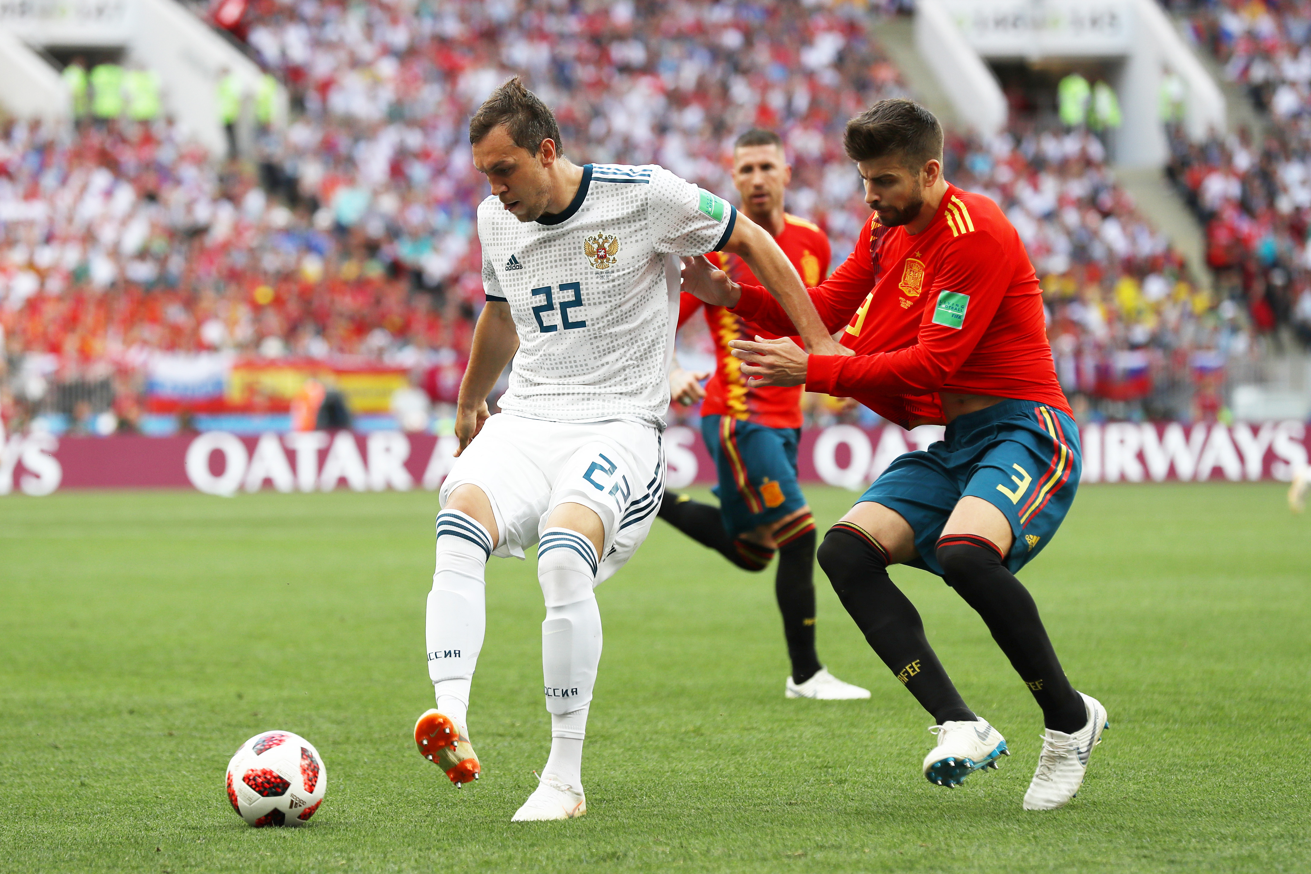 "Pique! Thật là một gã trung vệ ngu ngốc"
