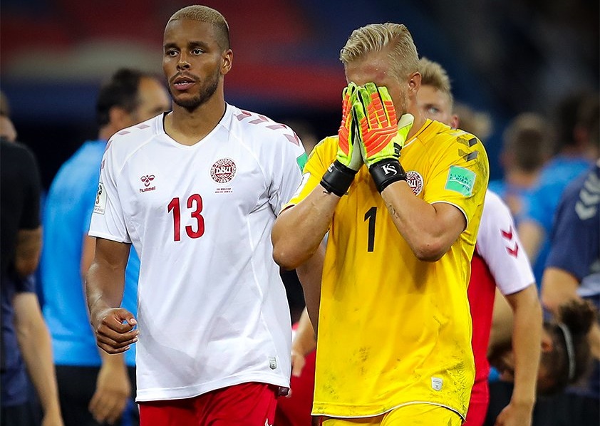 Đan Mạch bị loại, Kasper Schmeichel khóc nức nở dù thi đấu xuất thần