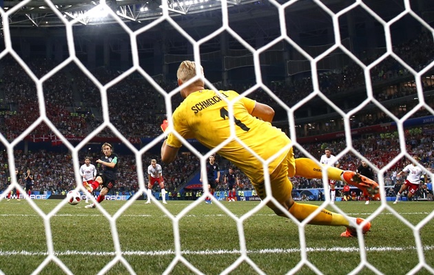 Huyền thoại Man United "phát cuồng" vì màn trình diễn của con trai