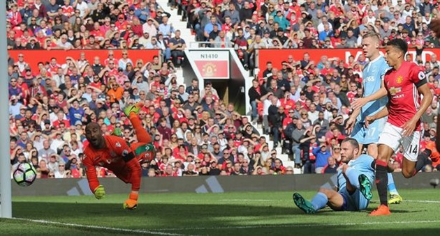 XONG: Man Utd công bố tân binh thứ 3 gây sốc trong tuần này!