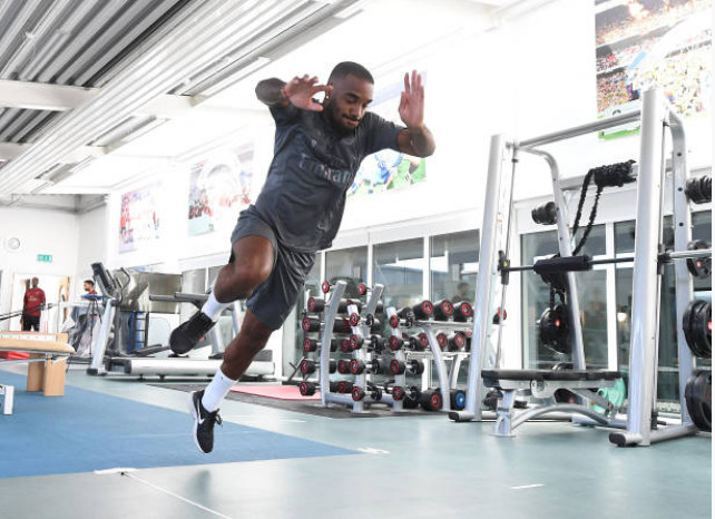 Ảnh bài viết Dàn sao Arsenal hì hục bật nhảy trong ngày đầu hội quân