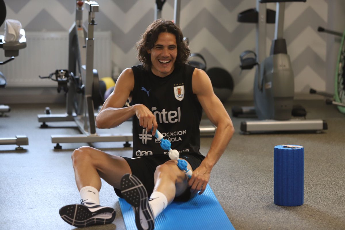 Cavani trở lại, sẵn sàng cho trận chiến với Pháp